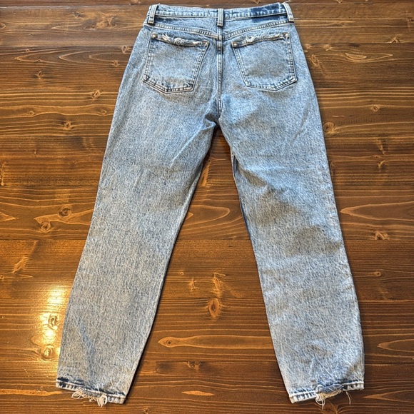NWOT Abercrombie & Fitch High Rise Mom Jeans - Picture 3 of 10